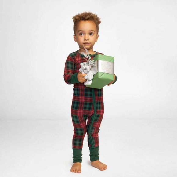 ISO 2T or 3T little sleepies for family match - Picture 1 of 1